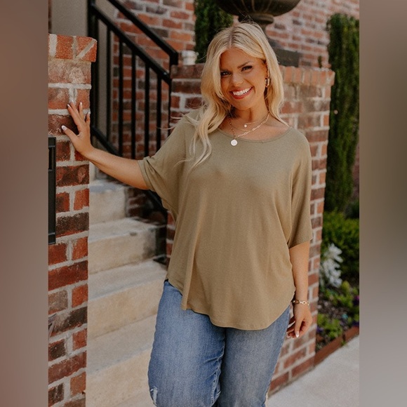 Impressions Olive Top with open back - Picture 2 of 5